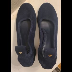 TORY BURCH NAVY SUEDE PUMPS